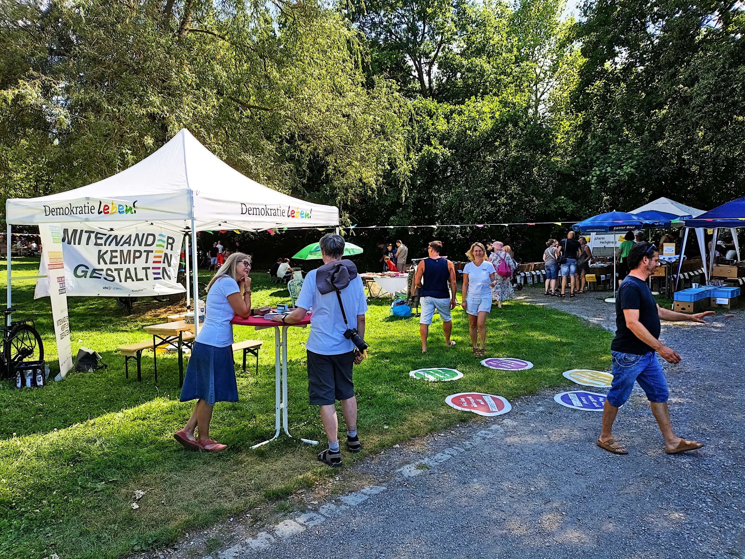 Infostand von Demokratie Leben auf dem Thingersfest 2025